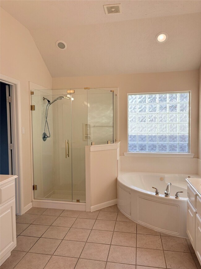 Building Photo - 12015 Concho Bay Ct