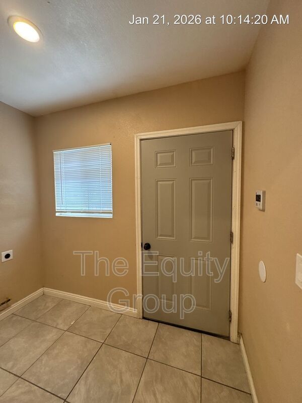 Building Photo - 1142 Van Dorsten Ave