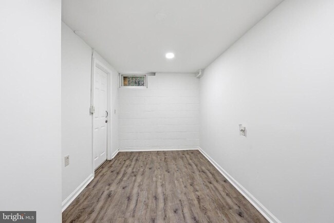 Building Photo - 3816 W Bay Ave