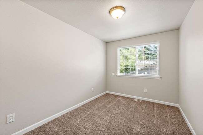 Building Photo - Updated 3 Bed Home for Rent in Lacey | Vau...