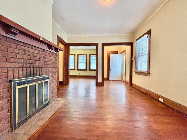 Building Photo - 1212 E Donald St