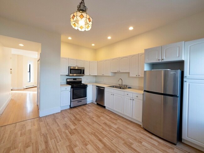 Building Photo - 27 Fort Ave