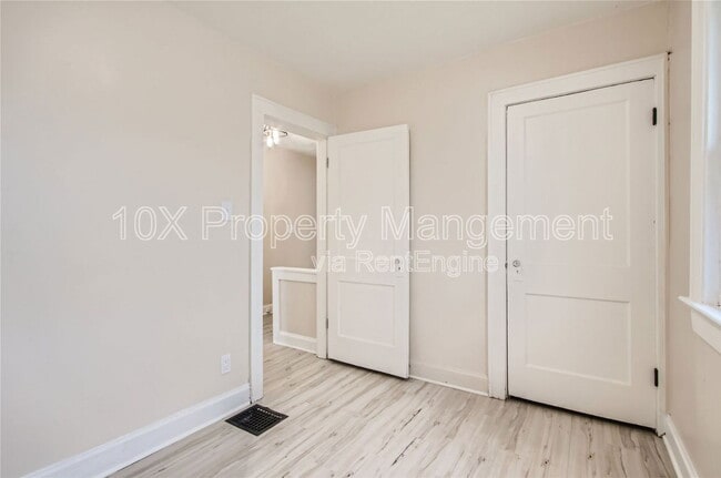 Building Photo - 1099 E 16th Ave