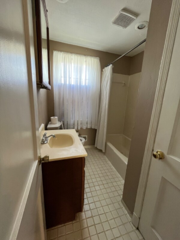 Building Photo - 143 Stanmore Rd