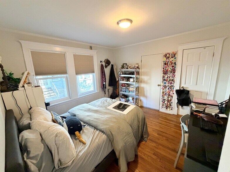 Building Photo - 138 Larch Rd