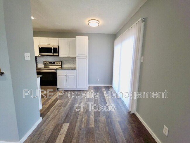 Building Photo - 5808 Wellington Dr