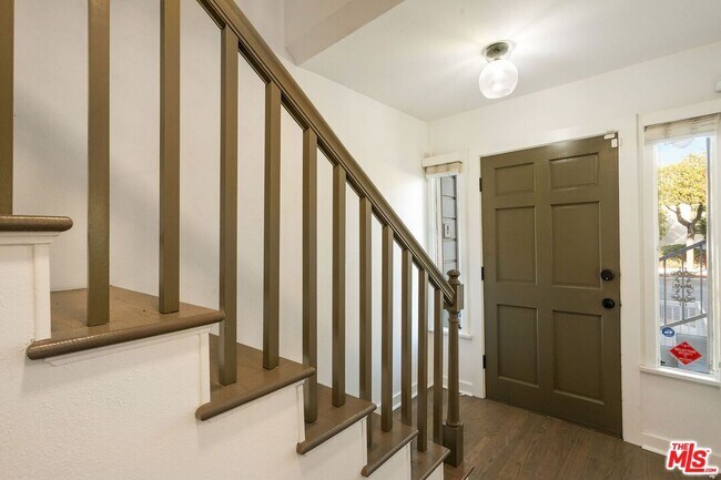 Building Photo - 2622 2nd St