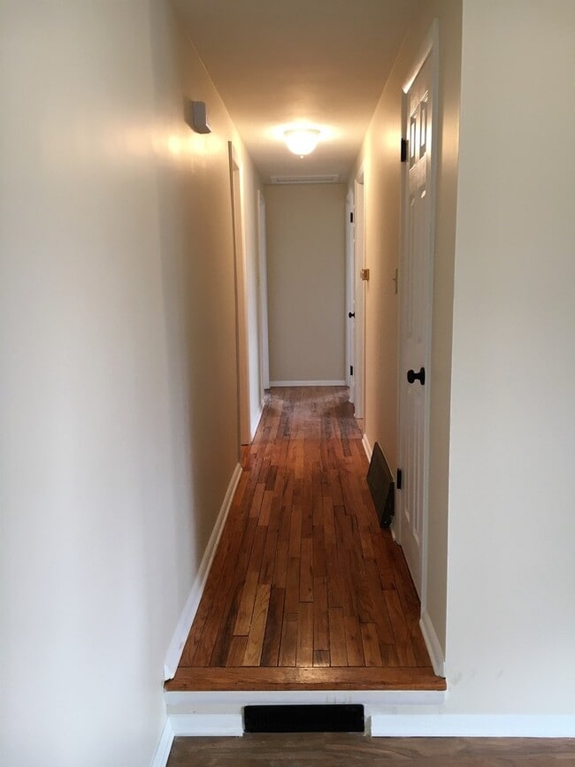 Building Photo - **3-BEDROOM/2-BATH RANCH W/ 2-CAR GARAGE!**