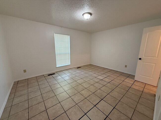 Building Photo - 4313 S Maplewood Ave