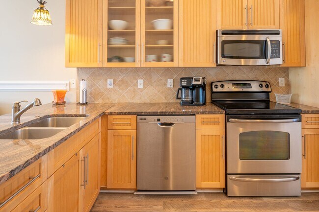 Building Photo - ENJOY OCEAN BREEZES FROM THIS FURNISHED OFF-SEASON OCEAN VIEW CONDO W/BALCONIES