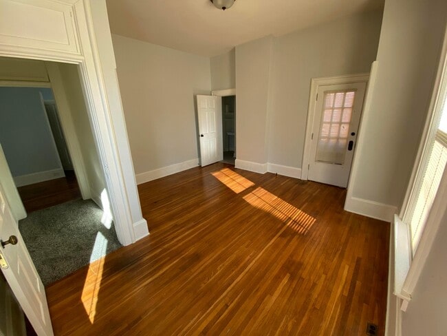 Building Photo - 102 N Washington St