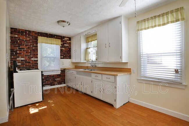 Building Photo - 432 Woodbury Ave