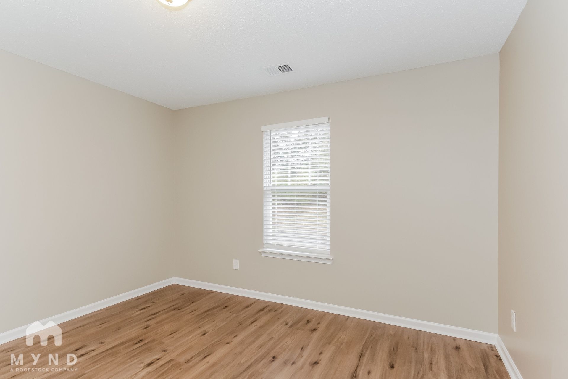 Building Photo - 712 Raindrops Rd