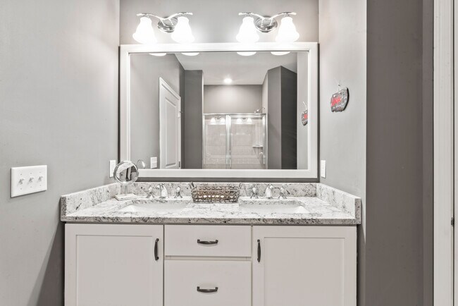 Building Photo - 818 Center Meadow Ln