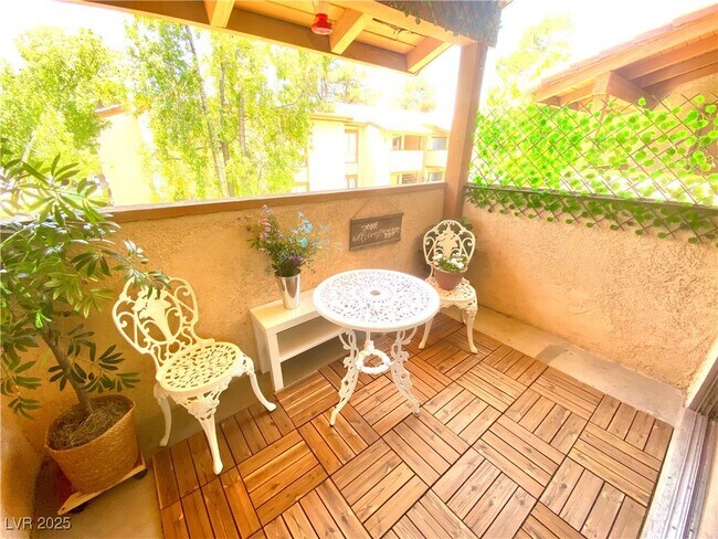 Building Photo - 1515 E Reno Ave