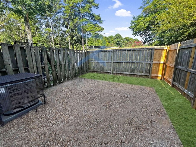 Building Photo - 2734 Penwood Pl