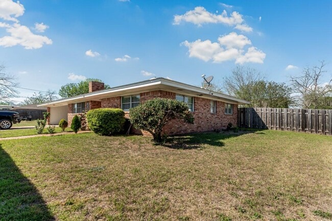 Building Photo - 207 S Temple St