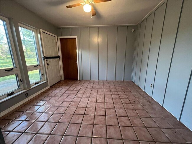 Building Photo - 1565 Zurich Dr