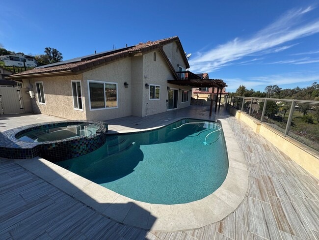 Building Photo - 4 Bedroom house with pool and amazing views