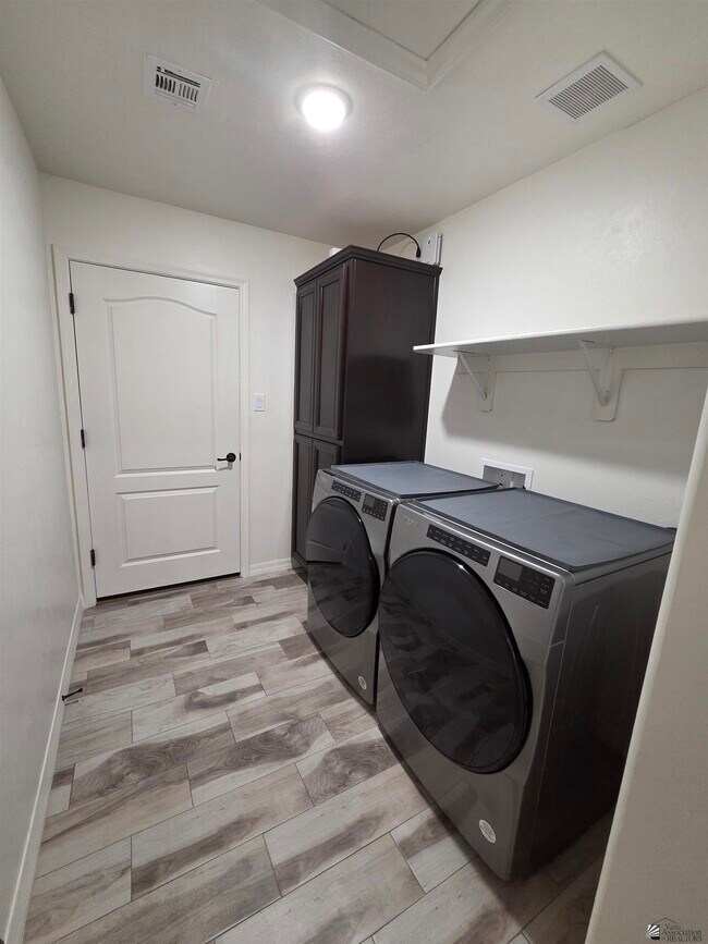 Building Photo - 3874 Santa Sophia St