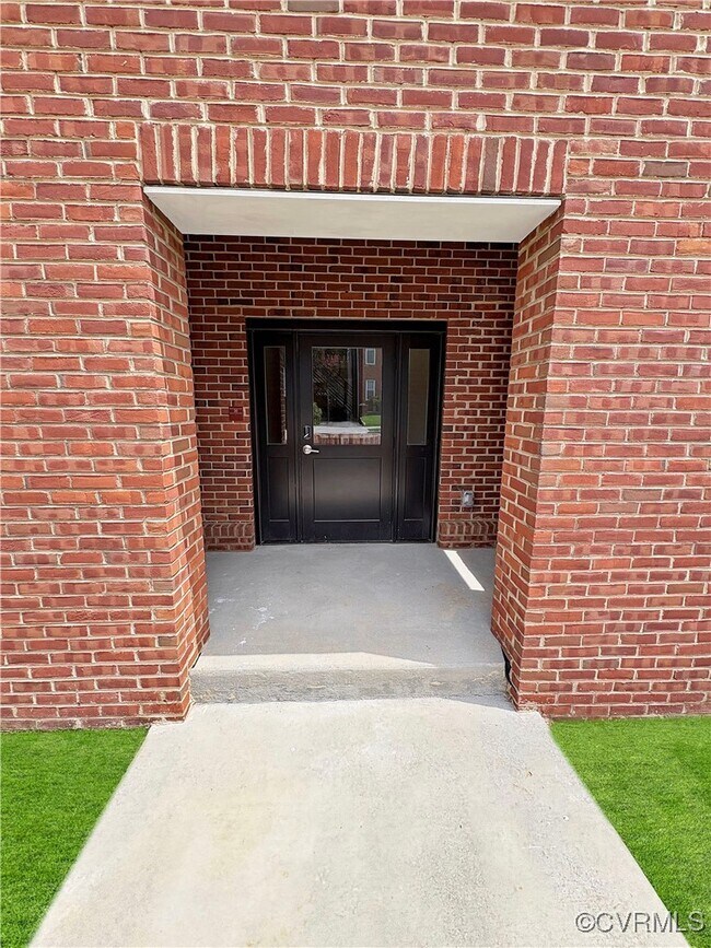 Building Photo - 3215 Stuart Ave