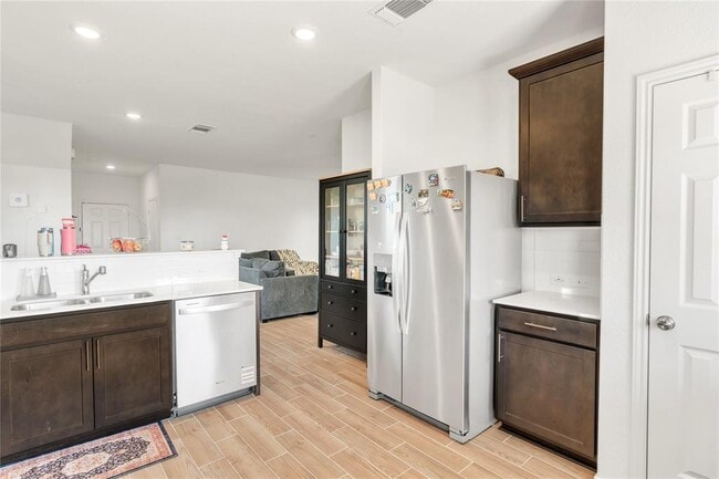 Building Photo - 308 Singing Dove Wy