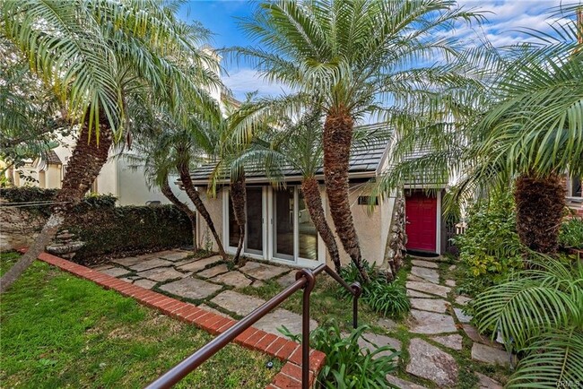 Building Photo - 517 Poppy Avenue, Newport Beach, CA 92625 ...