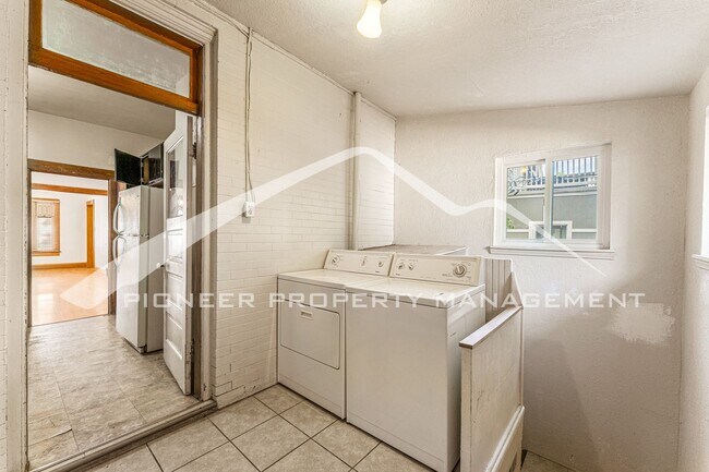 Building Photo - 3240 Josephine St