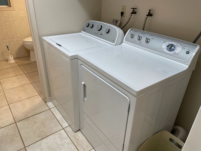 Building Photo - Lovely Single Level Home in Langley!