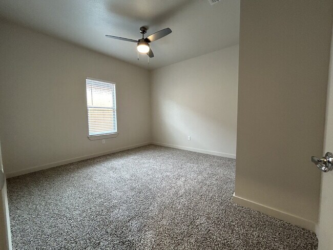 Building Photo - Gorgeous Duplex in Frenship East!