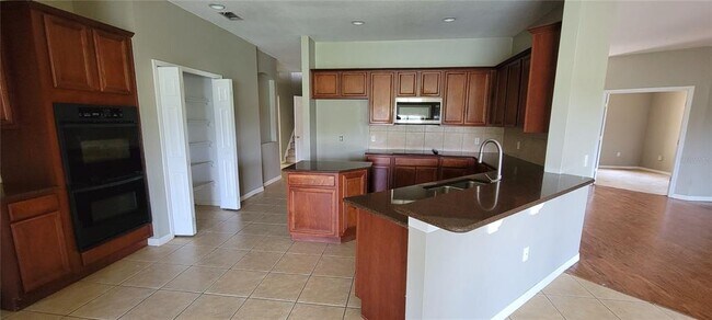 Building Photo - 3504 Somerset Cir