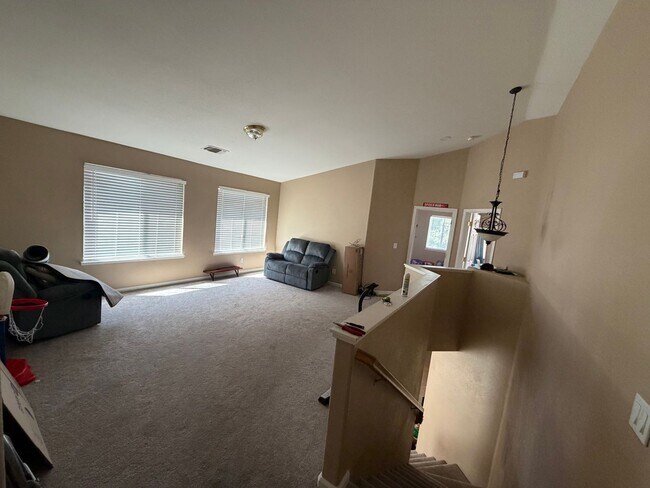 Building Photo - 12 Jackdaw Ct