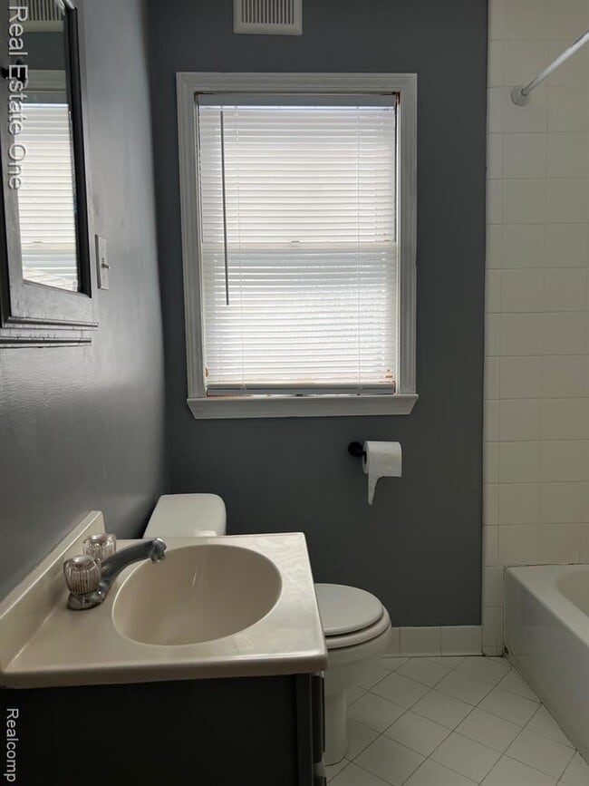 Building Photo - 1127 Hoffman Ave