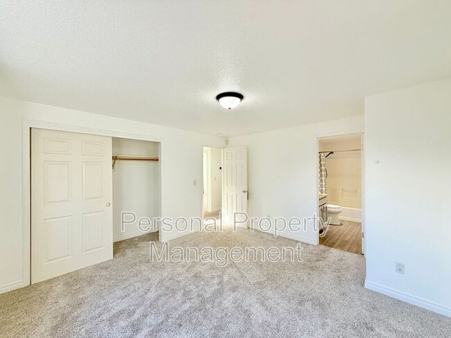 Building Photo - 13001 NE 89th St