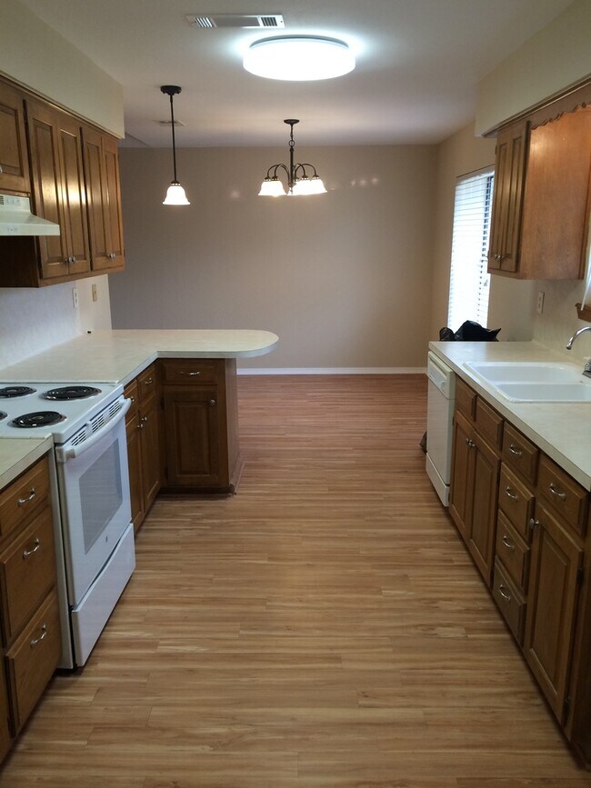 Building Photo - 10616 Debbie Ln