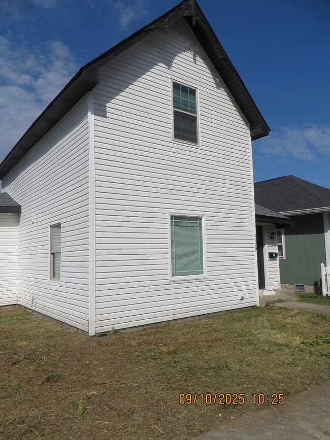 Building Photo - 2119 Noble St