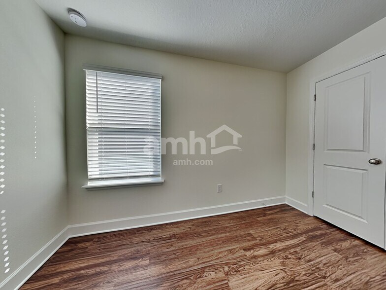 Building Photo - 1011 Island Pond Dr