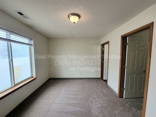 Building Photo - 6321 Thistledown Dr
