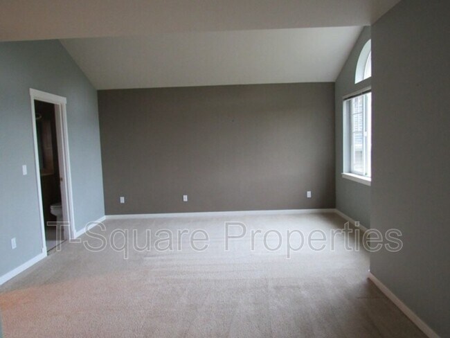 Building Photo - 13021 NE 182nd Pl