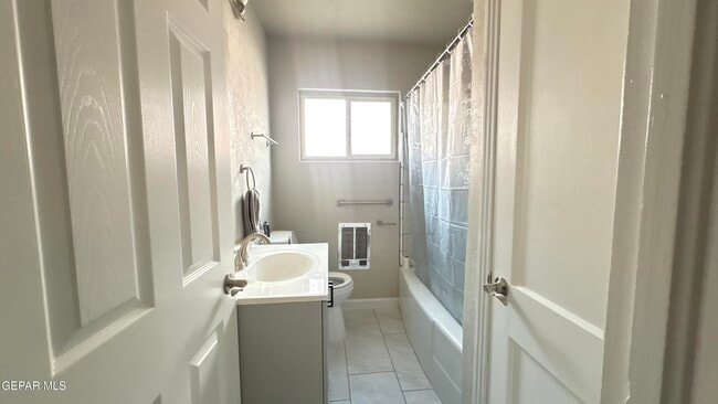 Building Photo - 5133 Pikes Peak Dr