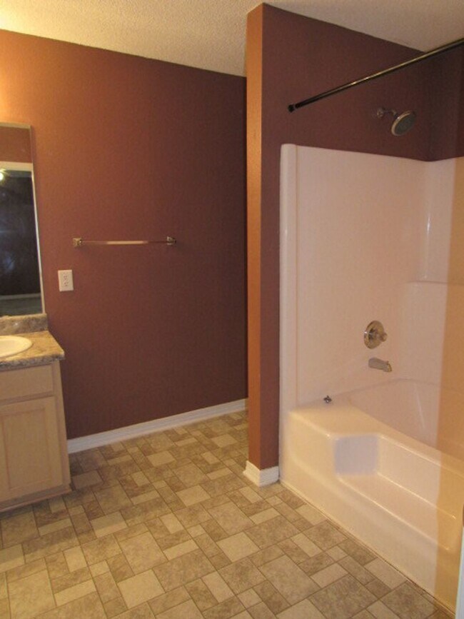 Building Photo - Centrally located with easy access to base...