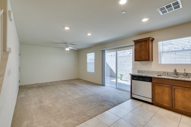 Building Photo - GORGEOUS TOWNHOME*UPGRADED*ALL APPLIANCES*...