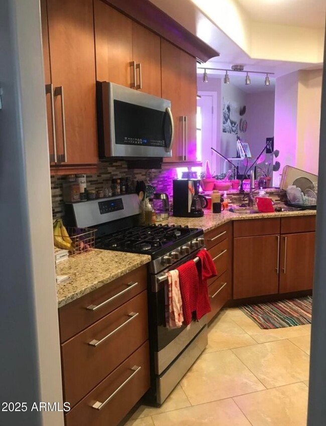 Building Photo - 667 N. Encanto Village Way