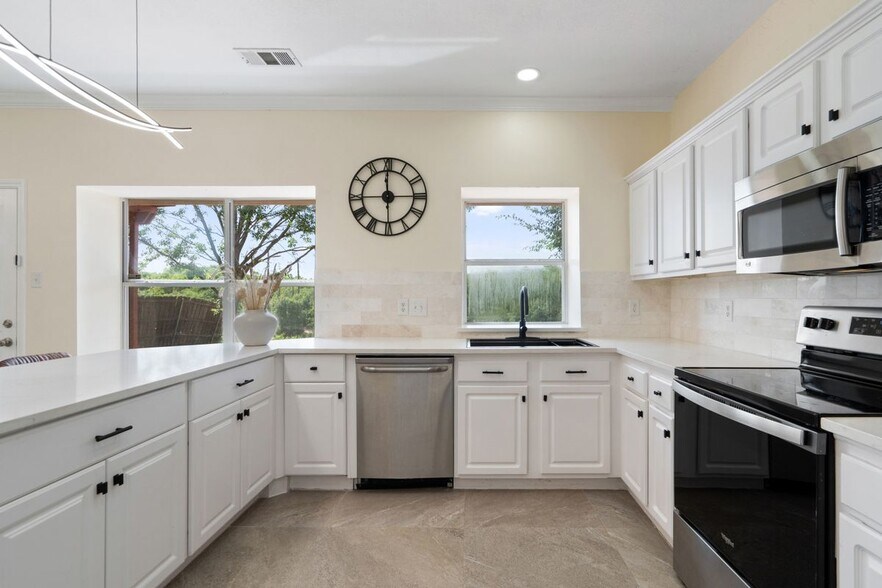 Building Photo - 1339 Barclay Dr