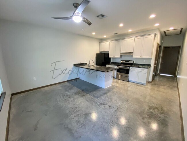 Building Photo - 146 Arlington Dr