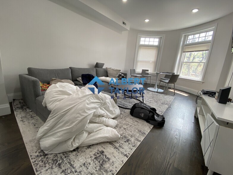 Building Photo - 9 Strathmore Rd