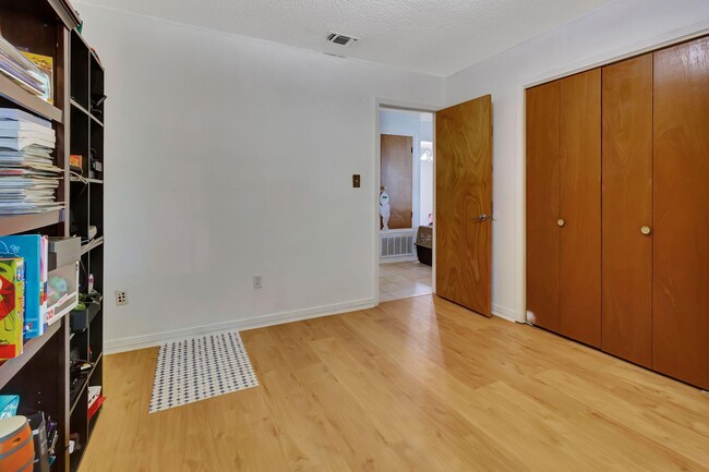 Building Photo - 3613 Burton Cir