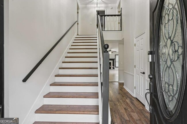 Building Photo - 7379 N Mitchell Ct