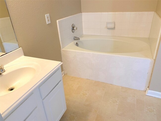 Building Photo - 15106 Western Skies Dr