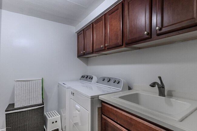 Building Photo - TURNKEY FURNISHED EXECUTIVE RENTAL IN BURN...